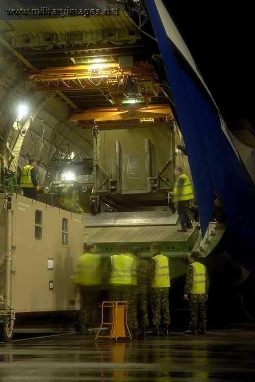 Loading an AN-124