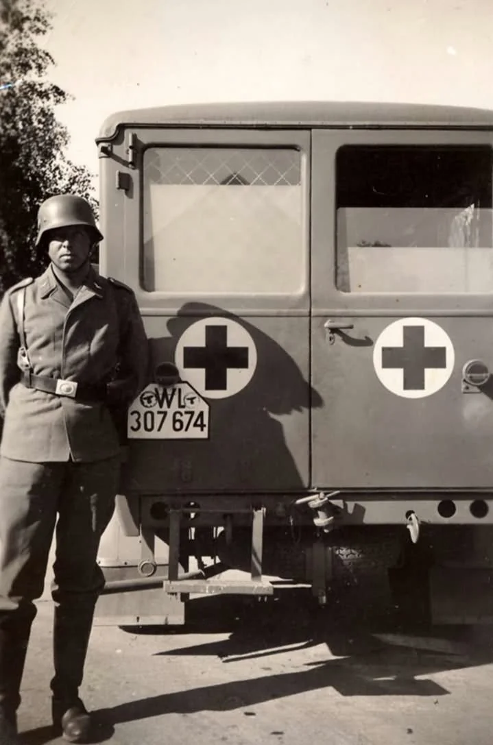 Luftwaffe_Opel_Blitz_truck_ambulance_sankra_kleinbus_sanitater