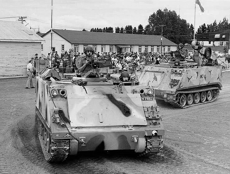 M806A1 Armoured Recovery Vehicle Light ARVL and M579 Fitters vehicle