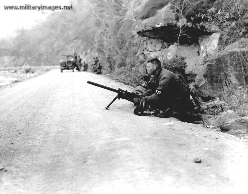 Machine gun team