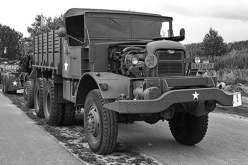 MACK 6x6 7.5 ton military truck