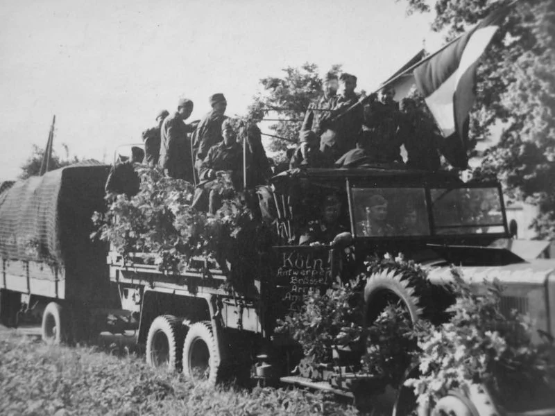 Mercedes-Benz_LG3000_wehrmacht_truck_of_JG26_France | A Military Photos ...