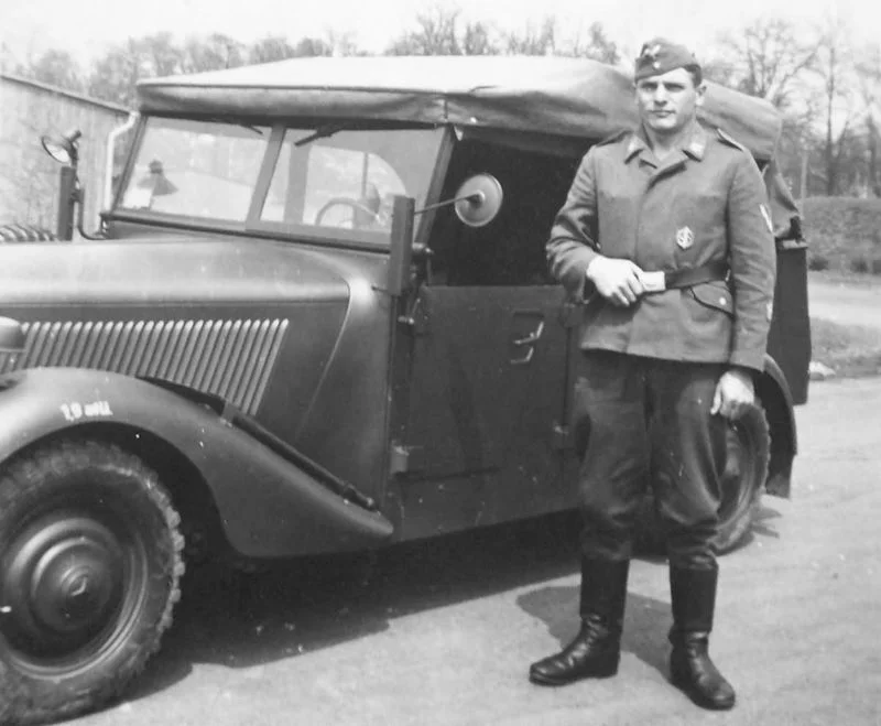 Mercedes_Benz_170VK_France_1942_soldier_of_Luftwaffe