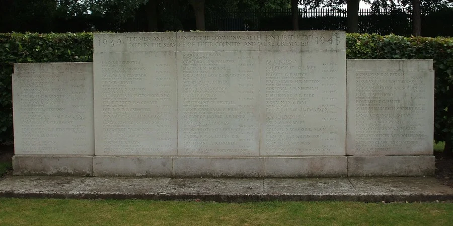 Nottingham Southern Cemetery, CWGC Screen Wall | MilitaryImages.Net