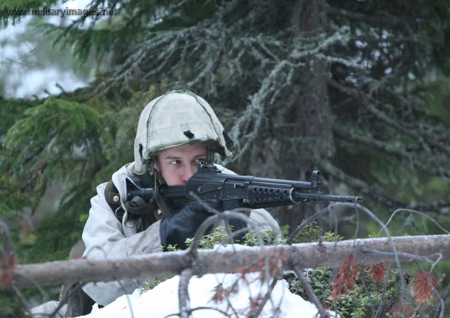 Officer Cadet in firing position at Ex Hukka 2006