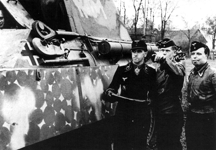 Panther-ausf-g-befehlswagen-fallschirmpzkorps-hermann-gring_8320711607_o