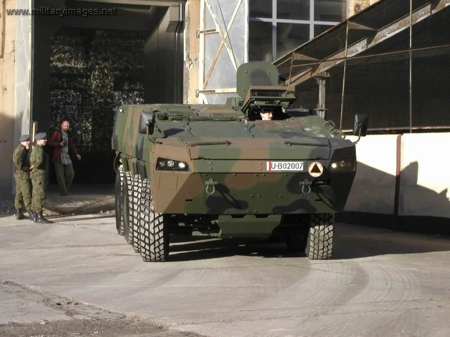 Patria 8x8 AMV