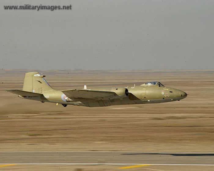 PR9 Canberra on take-off