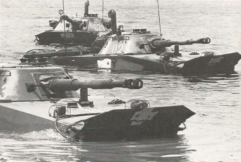 PT76B Amphibious tanks swimming