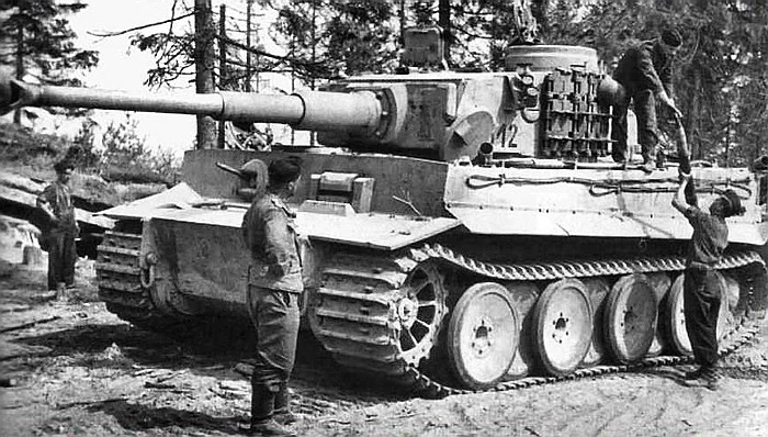 Pz6_Tiger_312_of_sPz_Abt_502