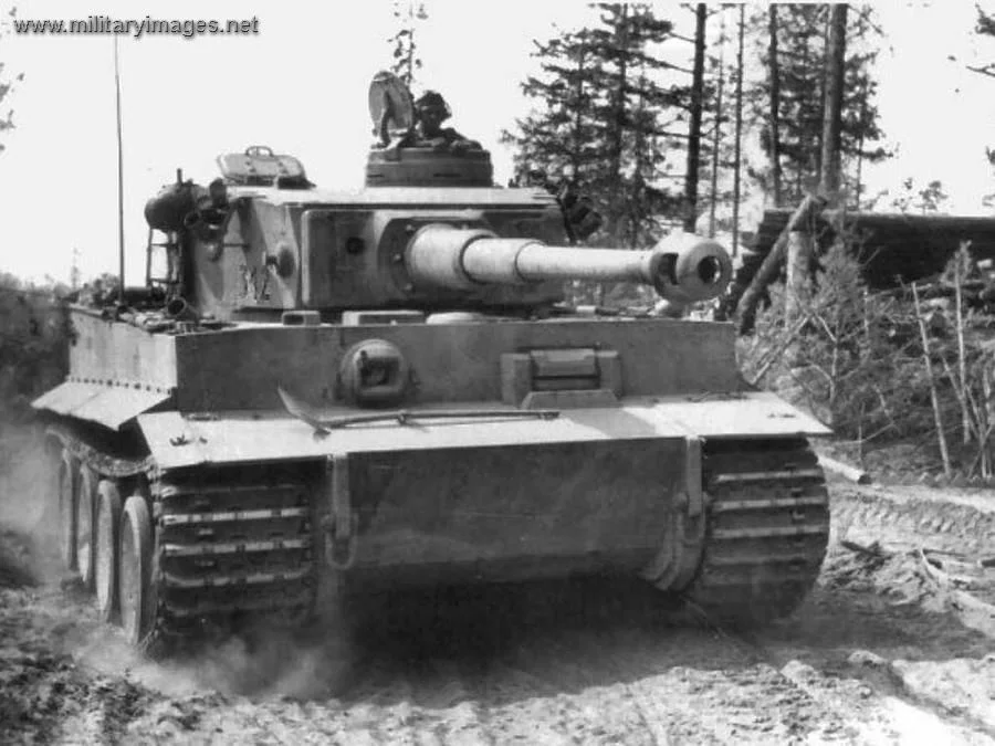 pz6_Tiger_312_of_sPz_Abt_502_on_the_move