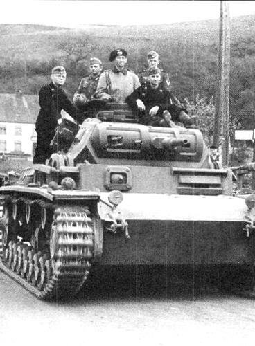 Pzkpfwiii-ausfe-panzerbefehlswagen-sdkfz141-command-tank-of-2pzdiv_8304112826_o