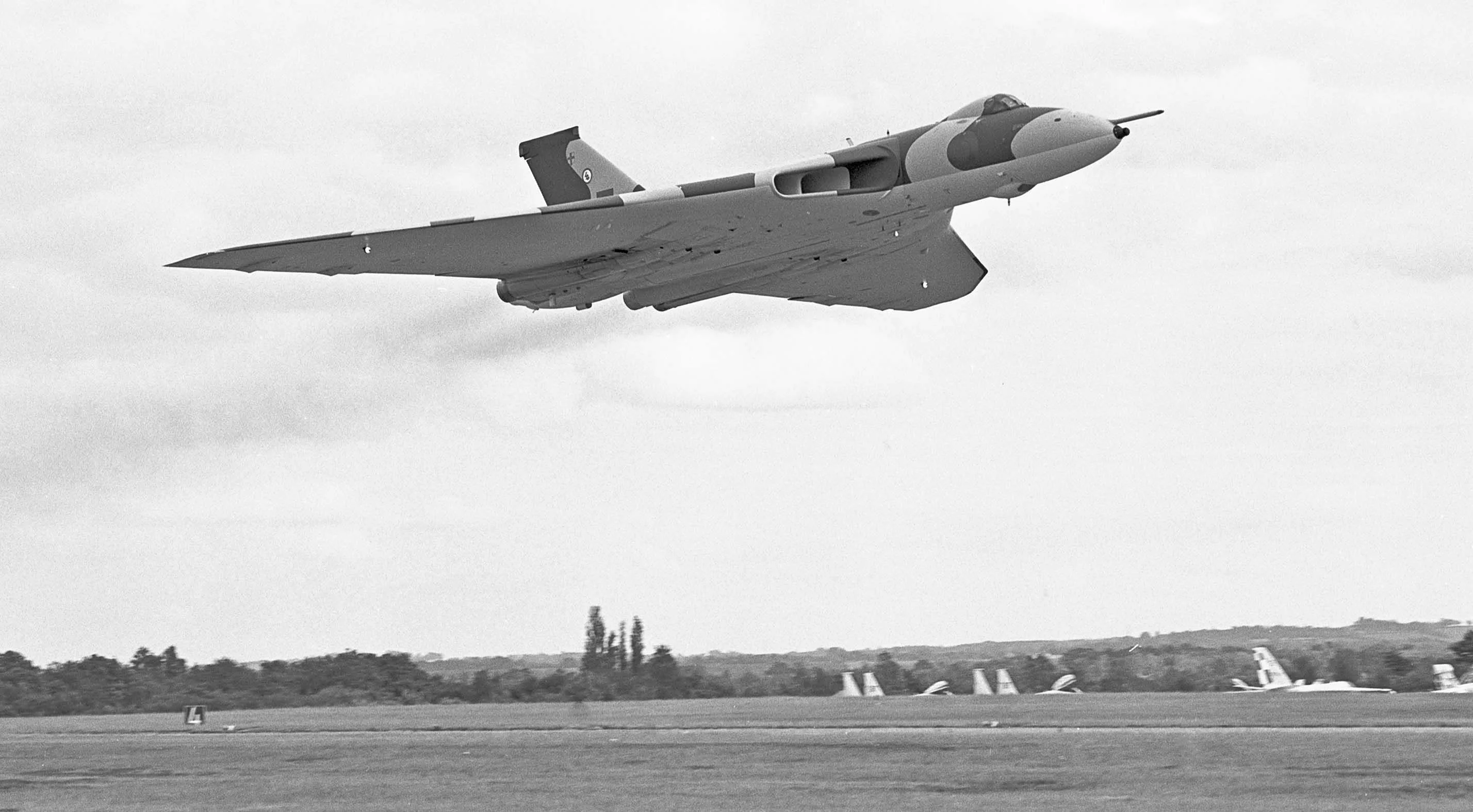 RAF Avro Vulcan B.2 in flight | A Military Photo & Video Website