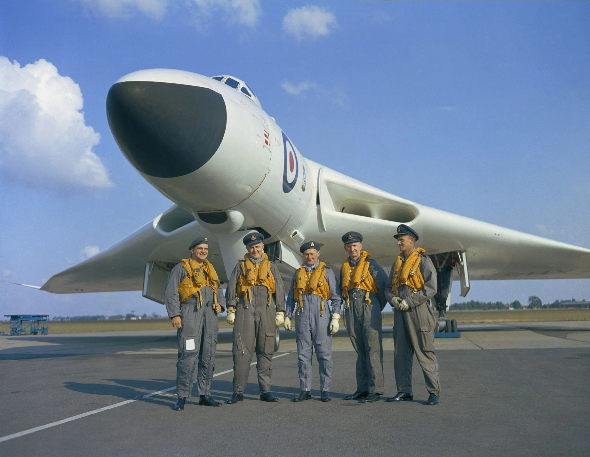 RAF Avro Vulcan B.2 on tarmac with crew | A Military Photo & Video Website