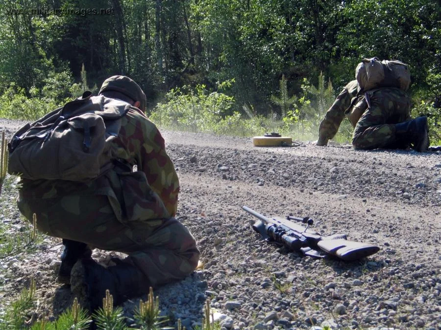 Rangers placing a landmine at Ex Krpp 2005