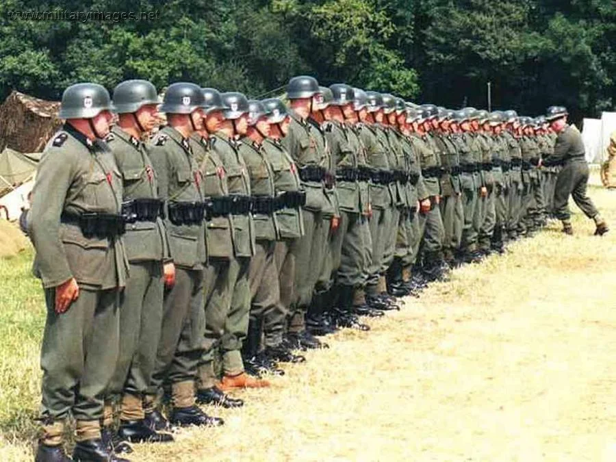 Reenactor Waffen SS Parade