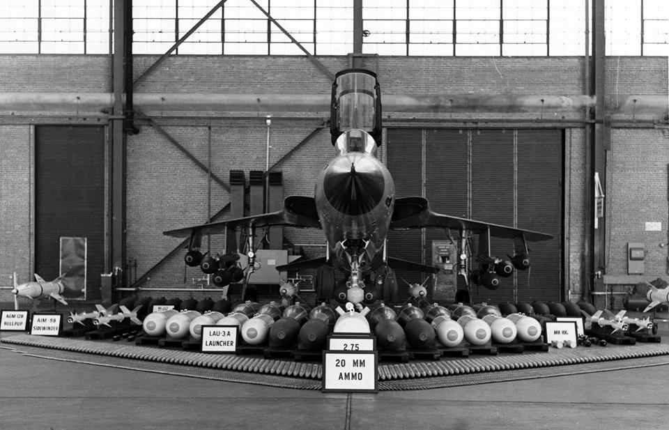 Republic F-105 Thunderchief weapons load