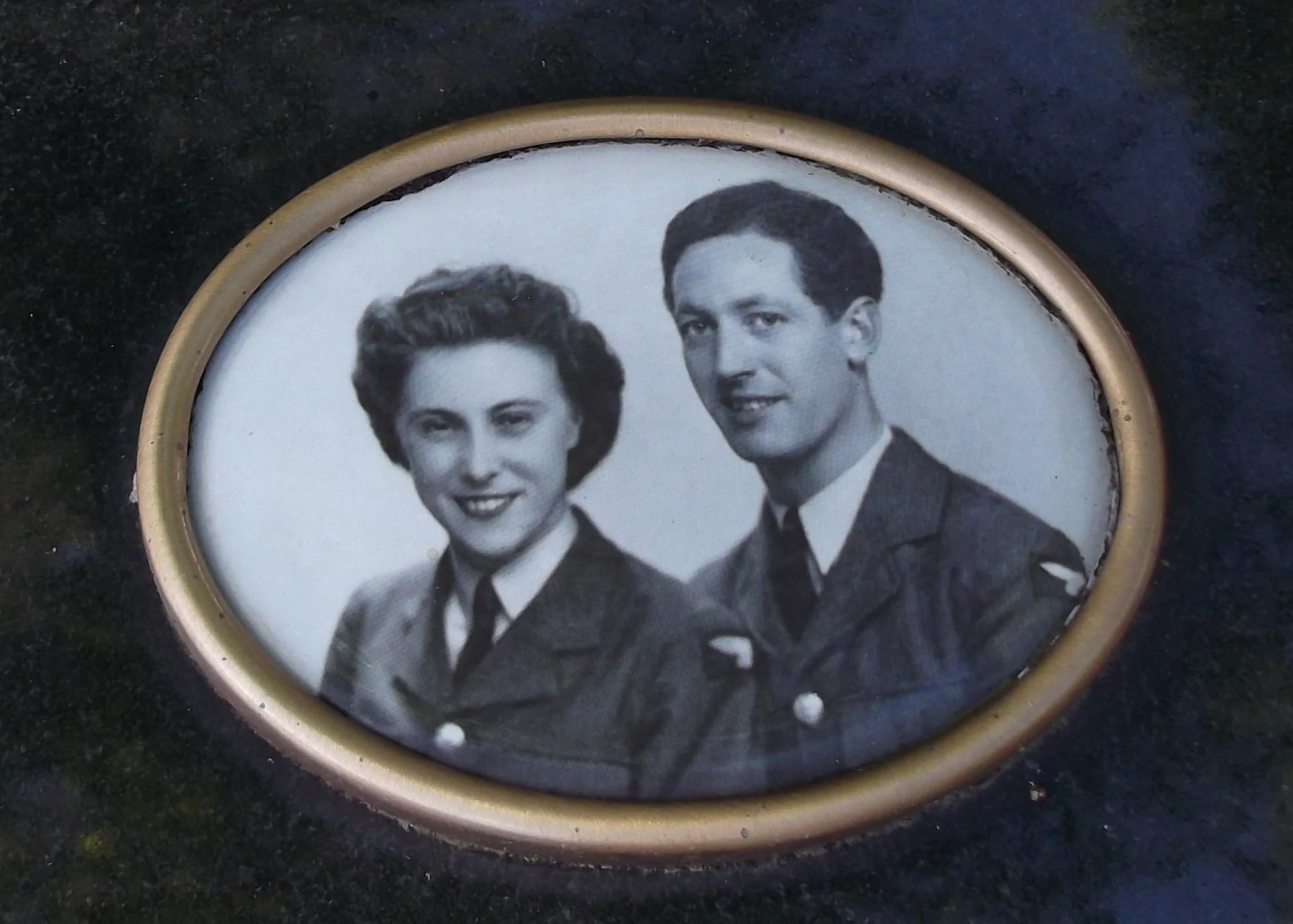 Robert and Margaret YEXLEY  (2)