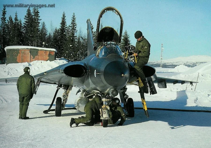 Saab 35S Draken is prepared for a mission at Kittil | A Military Photos ...