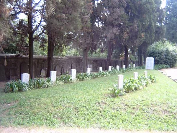 Saumarez and Volage Graves