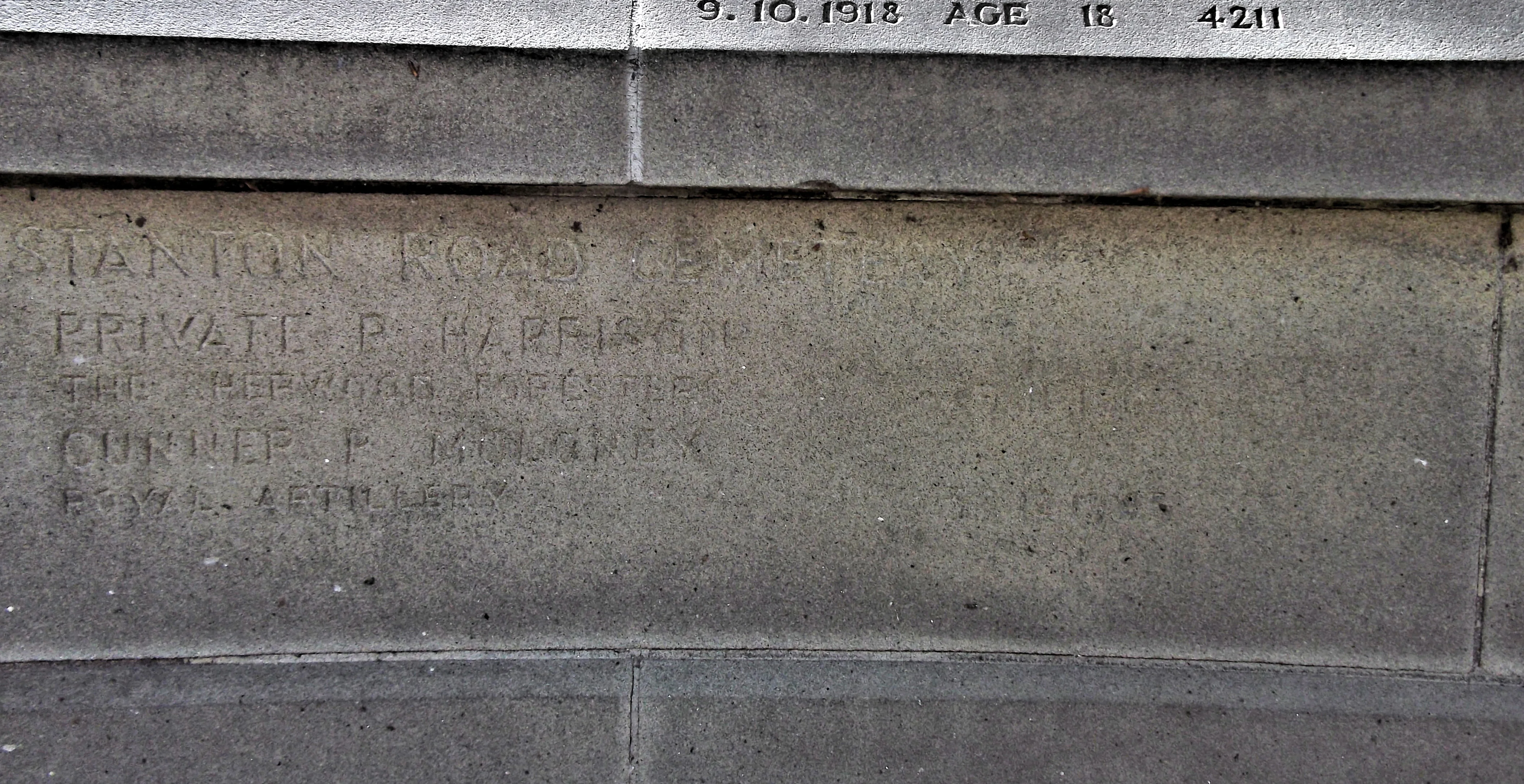 Screen wall at Cross of Sacrifice. Park Cemetery, Ilkeston, Derbyshire (7)