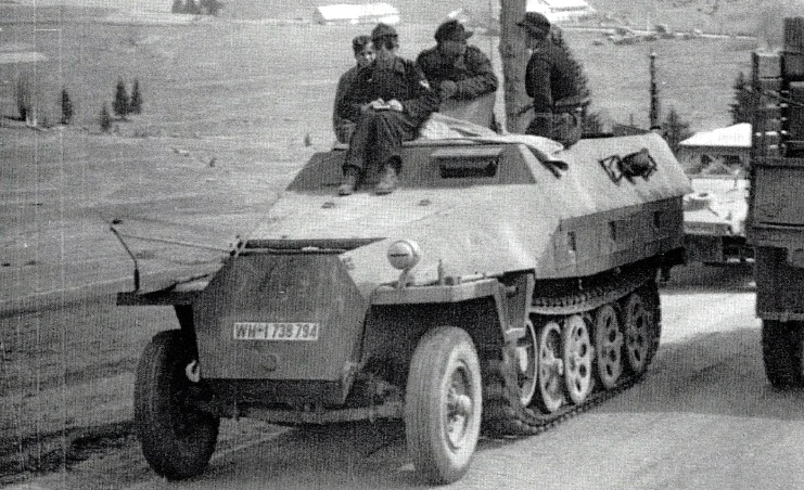 Sd.Kfz.251/3 Ausf.D Funkwagen | A Military Photos & Video Website