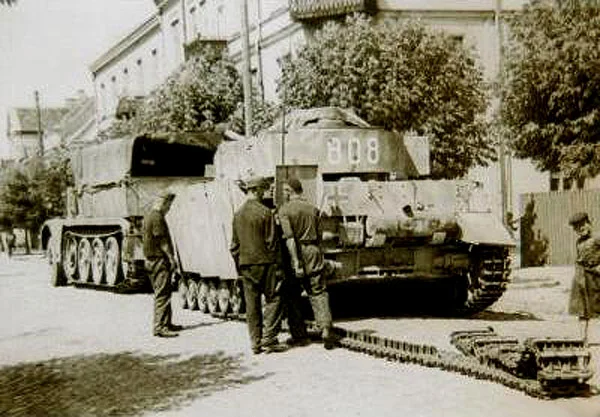 Sd.Kfz. 9 Schwerer Zugkraftwagen 18t  Halftrack