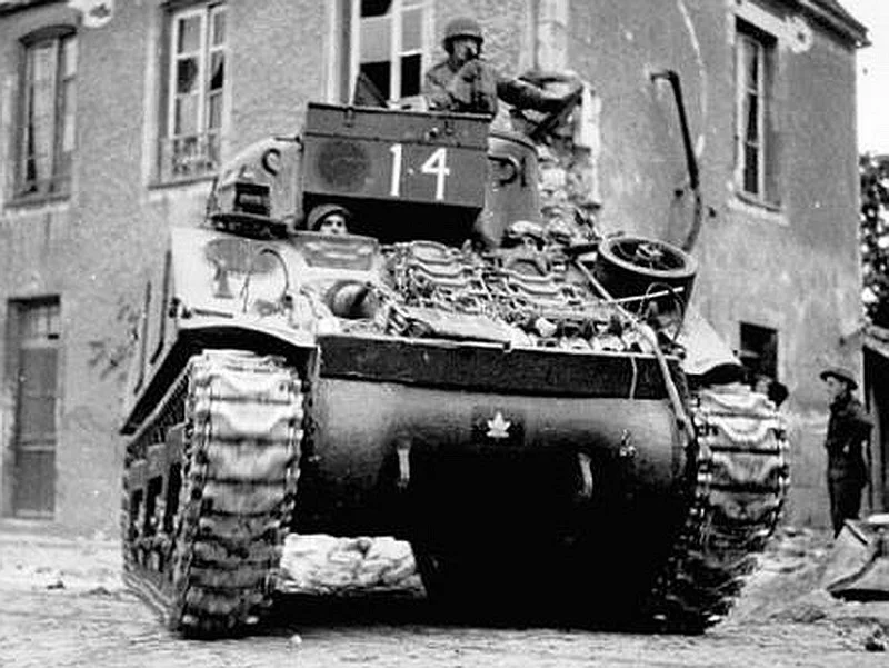 Sherman_tank_Sherbrooke_Fusiliers_Caen_France_11_July_1944_3226823 | A ...