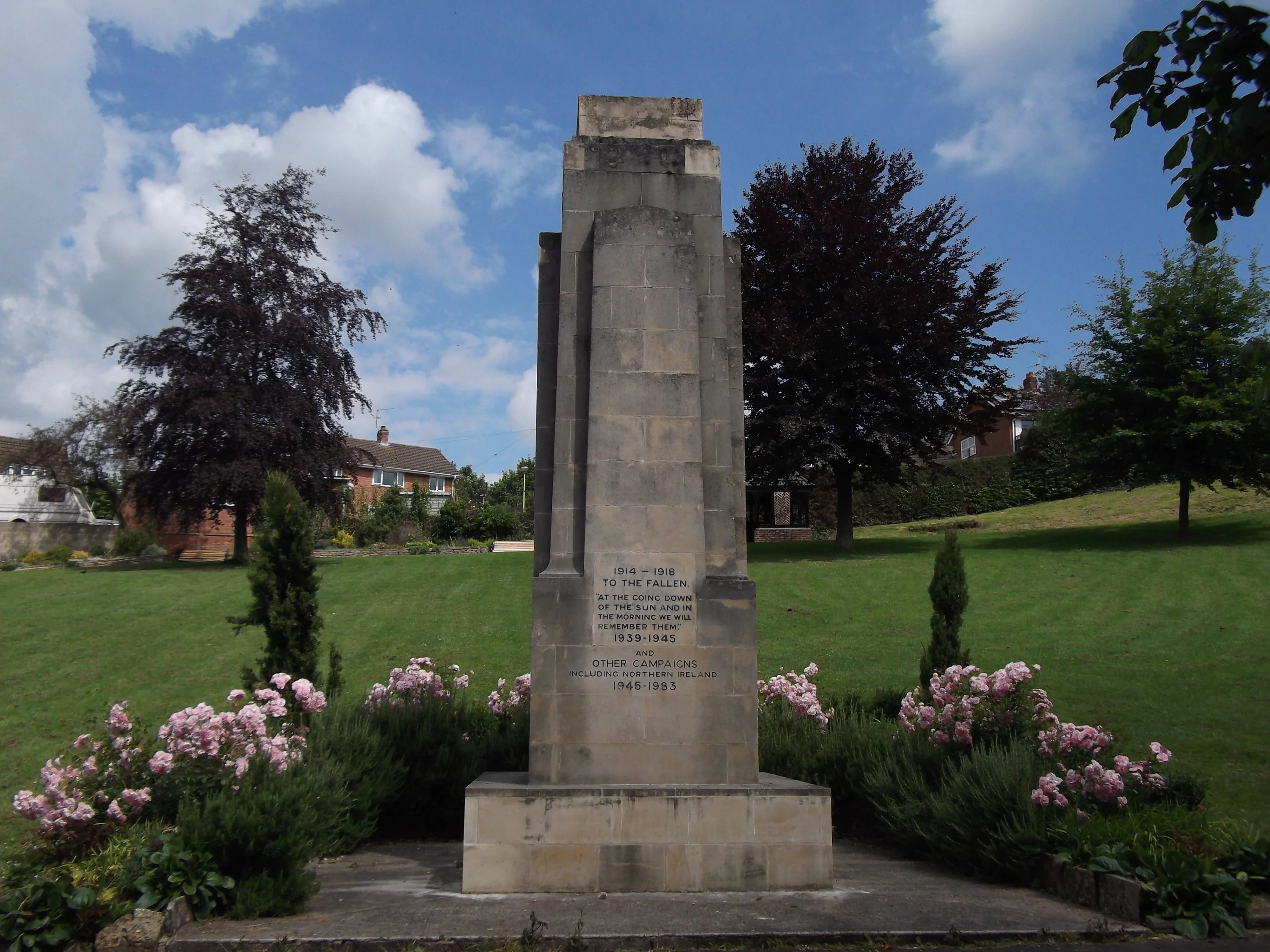 STROUD WAR MEMORIAL, GLOUCESTERSHIRE (1)