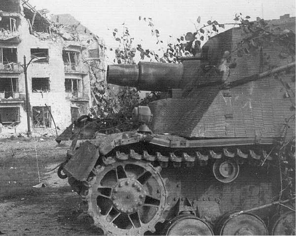 Sturmpanzer IV "Brummbar"