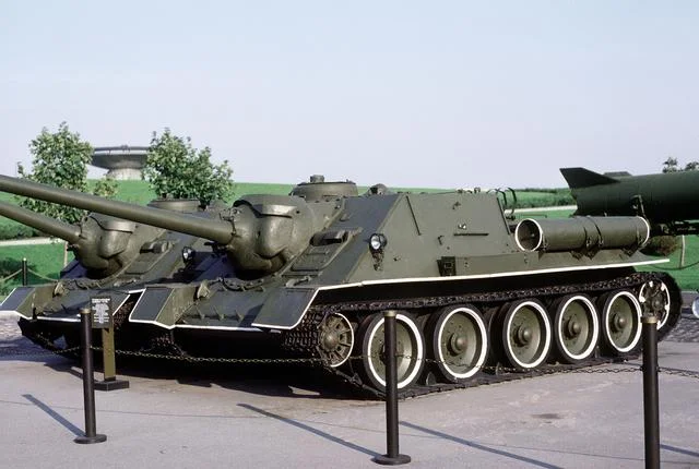 SU-100