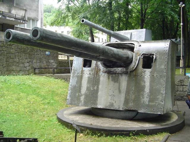 Twin guns cal. 120mm