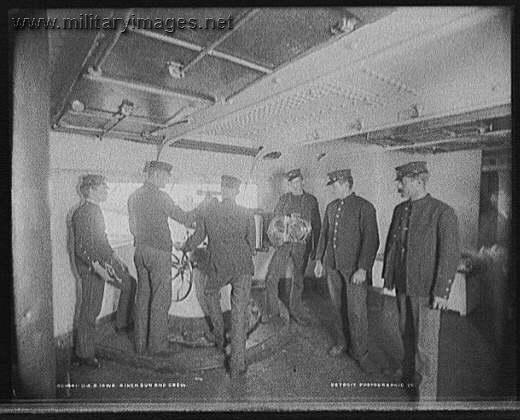 U.S.S. Iowa, 4 inch gun and crew