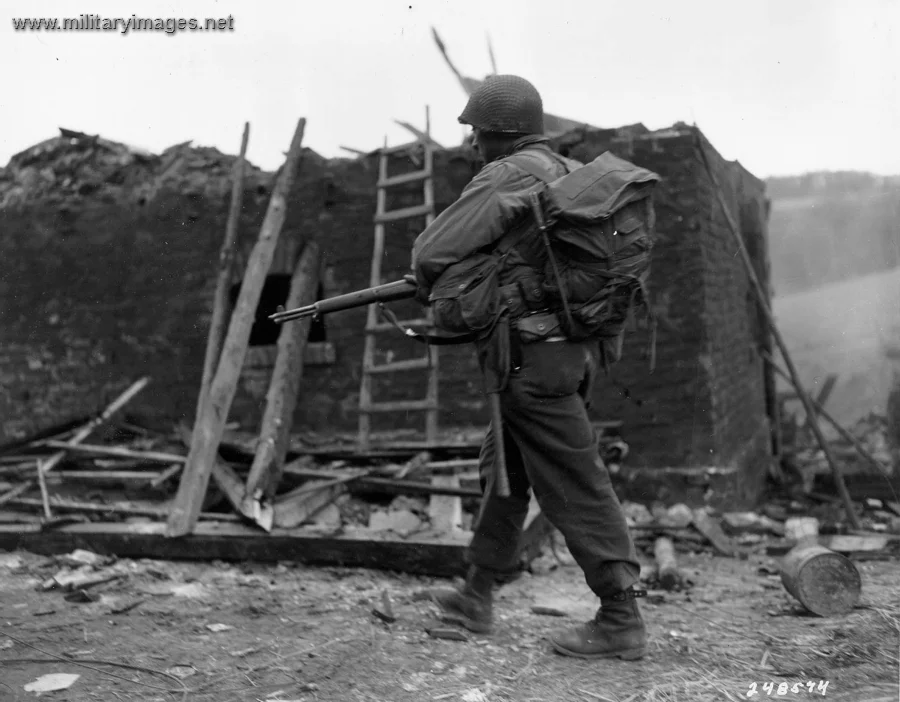 U.S. soldier of the 1st Infantry Division