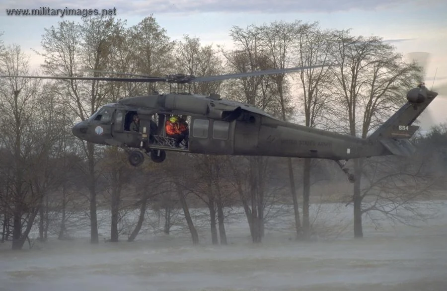 UH-60L Black Hawk hovers over California floodwaters | A Military Photo ...