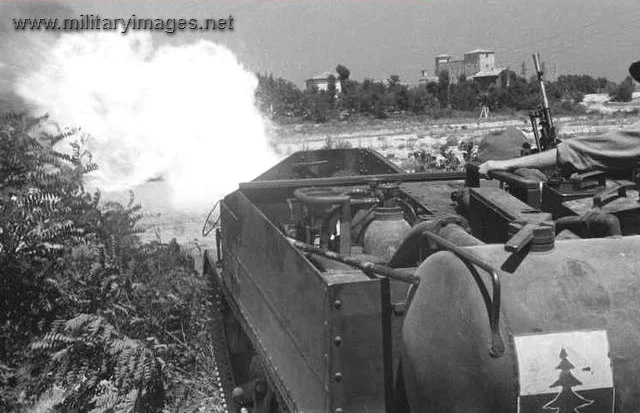 Universal Carrier flamethrower