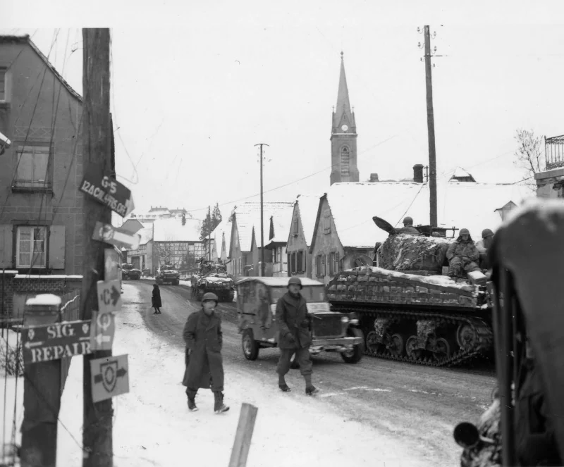 US M4 Sherman 14-AD in Hochfeld France 1944.jpeg