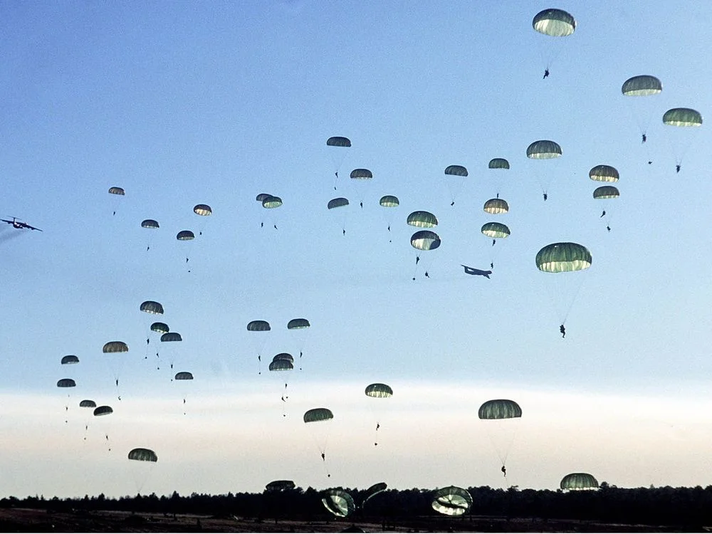 US_82nd_Airborne_Mass_Jump