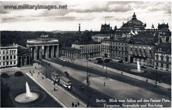 View of the brandenburg gate (tor)