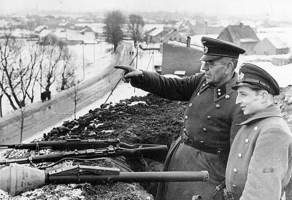 Volkssturm & Panzerfaust 1945