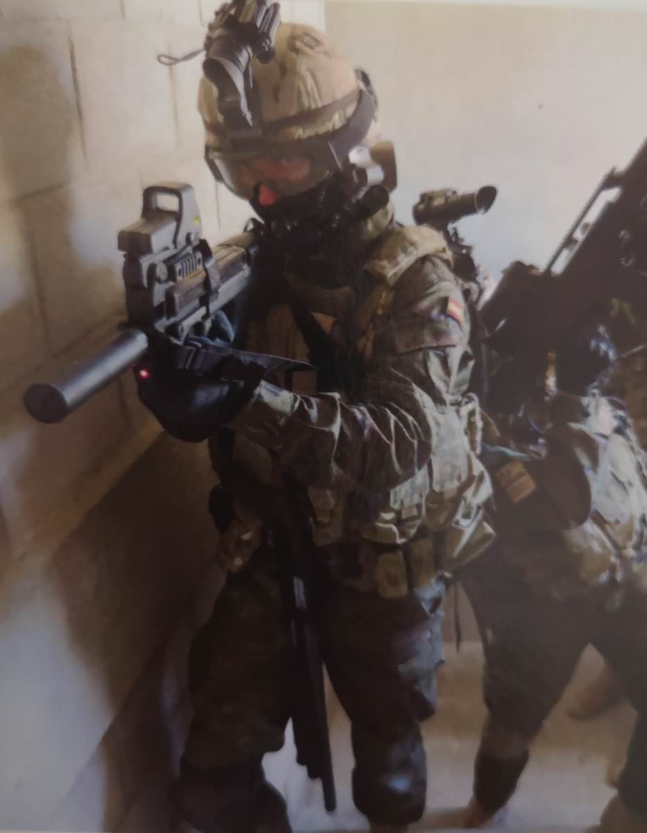 28Xh2w6.jpg