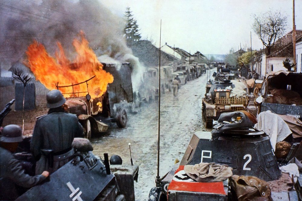 1691365902_GermanarmouredcarSdKfz.251ofthe14-20thmotorisedCorpsarepassingconvoysoftanksPz.KpfwIIandburningatruck.thumb.jpg.621a954471b9cb4bdaf87e20ca685e93.jpg