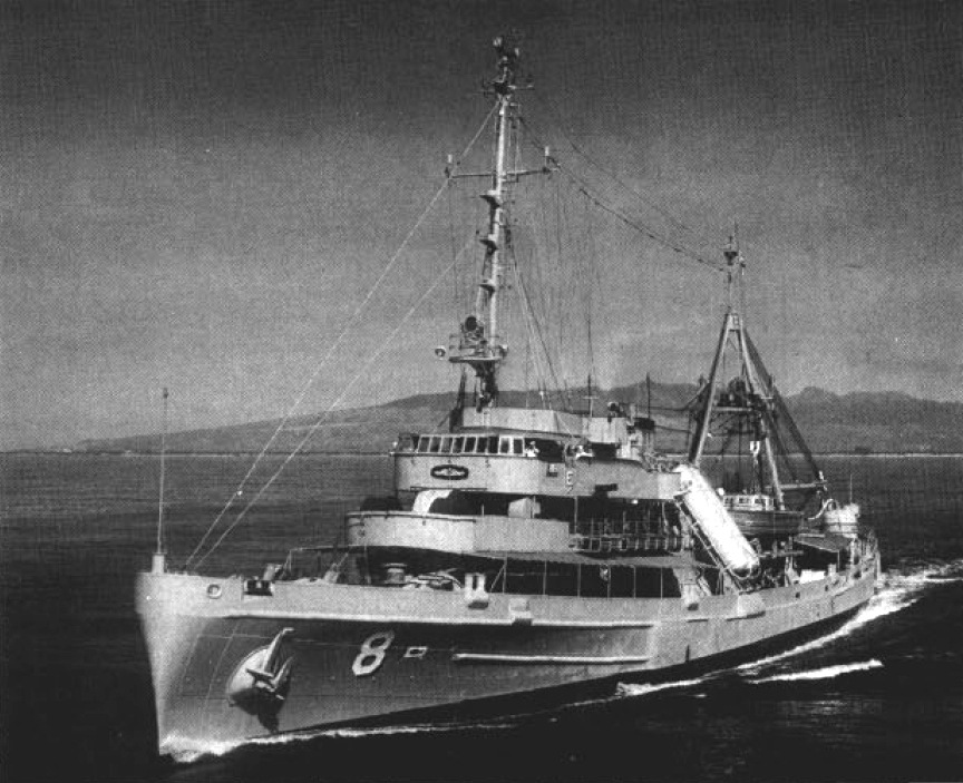 USS_Coucal_%28ASR-8%29_underway_c1963.jpg