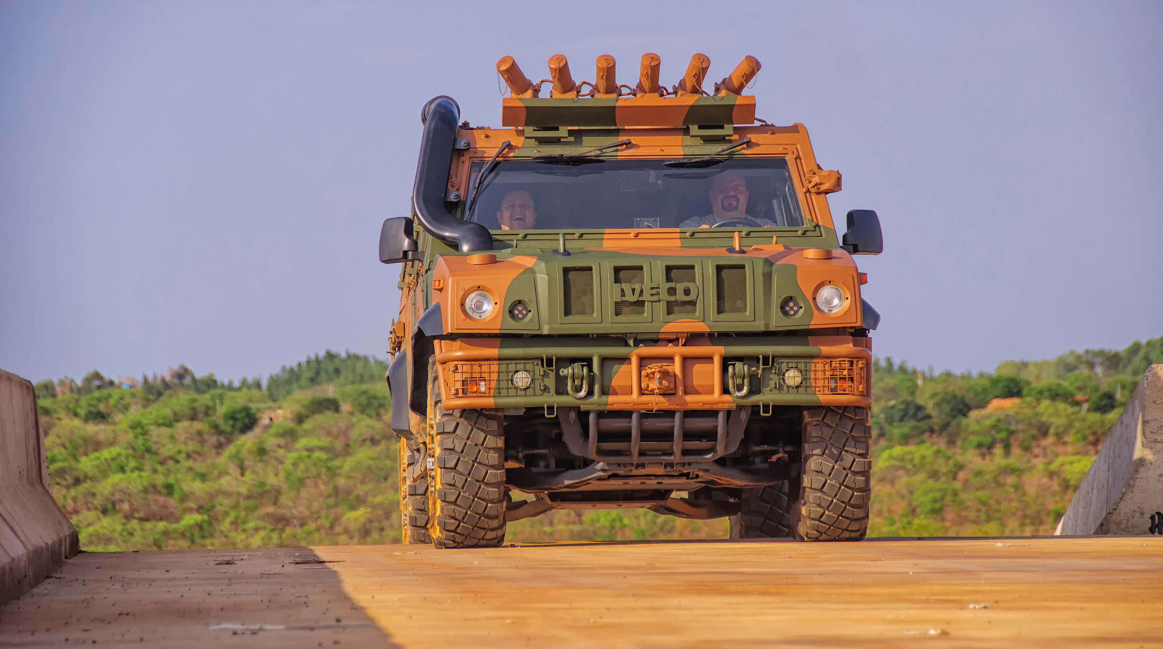 iveco-100-guarani-entregue_15381977841_o.jpg