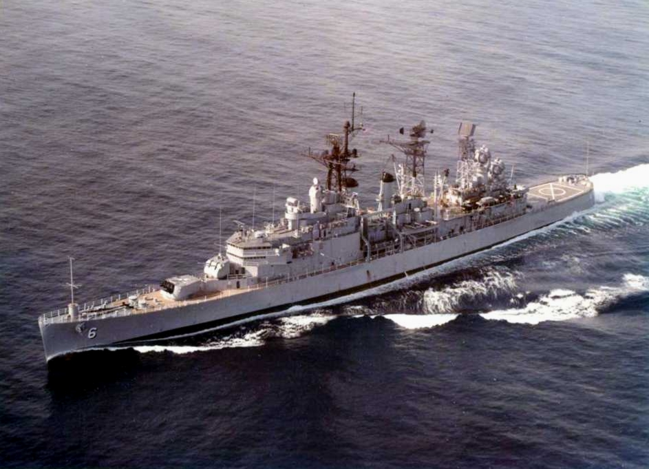 USS_Providence_%28CLG-6%29_underway_in_1970.jpg