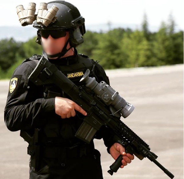 rz9Hxr0.jpg