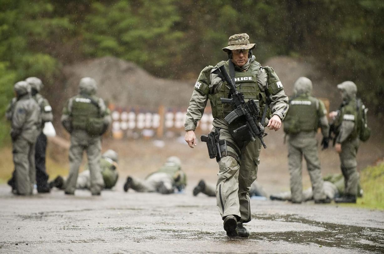 826965_swat_team_51261-1226x0-c-default.jpg