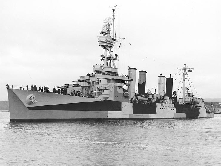 USS_Richmond_%28CL-9%29_port_side_June_1944.jpg